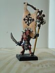 Beastman Bannertraeger mit Menschenhautbanner